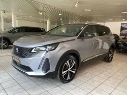 Grau Gebraucht 2024 Peugeot 5008 GT Van / Kleinbus | 25.950 € (Superpreis)