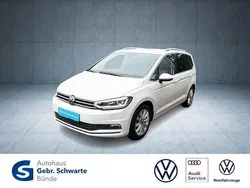 Weiß Gebraucht 2024 VW Touran Highline Van / Kleinbus | 36.270 € (Fairer Preis)