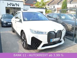 Mineralweiss metallic Gebraucht 2022 BMW iX Sport Line SUV | 69.990 €