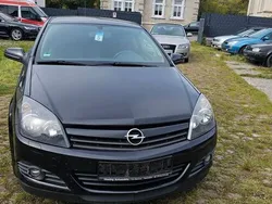 Schwarz Gebraucht 2005 Opel Astra GTC Edition | 950 €