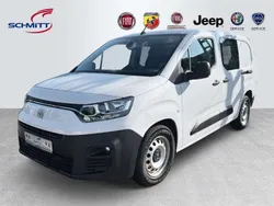Gelato weiss Gebraucht 2023 Fiat Doblò Van / Kleinbus | 16.990 €