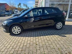 Schwarz Gebraucht 2017 Hyundai i20 Basis Kleinwagen | 9.700 € (Guter Preis)