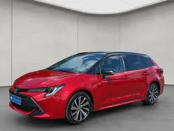Karminarot metallic, dach schwarz Gebraucht 2022 Toyota Corolla Team Kombi | 24.970 € (Fairer Preis)