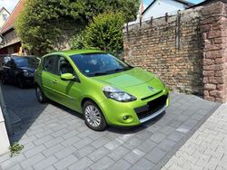 Grün Gebraucht 2009 Renault Clio II Expression Kleinwagen | 3.050 € (Etwas zu teuer)