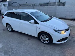 Weiß Gebraucht 2019 Toyota Auris Touring Sports Team Kombi | 9.500 € (Fairer Preis)