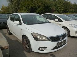 Weiß Gebraucht 2011 Kia Ceed Vision Limousine | 2.950 € (Fairer Preis)
