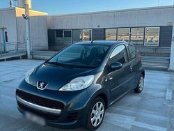 Silber Gebraucht 2010 Peugeot 107 Kleinwagen | 1.900 € (Fairer Preis)
