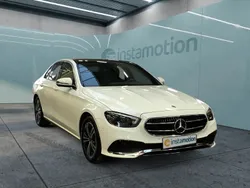 Weiß Gebraucht 2023 Mercedes E220 Avantgarde Limousine | 42.760 € (Fairer Preis)