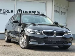 Schwarz ii/bonnet fluid black Gebraucht 2020 BMW 330 Sport Line Kombi | 24.750 € (Guter Preis)