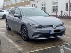 Grau Gebraucht 2023 VW Golf VIII Kleinwagen | 22.000 € (Guter Preis)