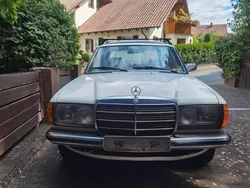 Weiß Gebraucht 1984 Mercedes 200 Limousine | 7.990 €