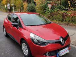 Rot Gebraucht 2016 Renault Clio IV Expression Limousine | 6.700 € (Guter Preis)