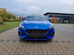 Blau Gebraucht 2018 Ford Focus ST-Line Kombi | 8.800 € (Guter Preis)