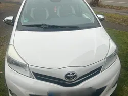 Weiß Gebraucht 2013 Toyota Yaris Trend Kleinwagen | 8.000 € (Fairer Preis)