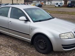 Silber Gebraucht 2008 Skoda Superb Limousine | 2.200 €