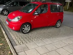 Rot Gebraucht 2002 Toyota Yaris Verso Van / Kleinbus | 2.400 €