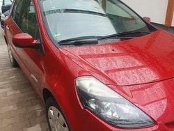 Rot Gebraucht 2010 Renault Clio GrandTour Luxe Kombi | 6.900 € (Etwas zu teuer)