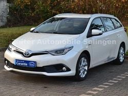 Weiß Gebraucht 2016 Toyota Auris Touring Sports Kombi | 10.790 € (Superpreis)
