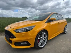 Gelb Gebraucht 2016 Ford Focus ST Limousine | 12.999 € (Guter Preis)
