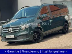 Grün Gebraucht 2023 Mercedes V220 Van / Kleinbus | 48.590 € (Fairer Preis)