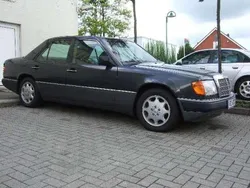 Schwarz Gebraucht 1993 Mercedes E320 Limousine | 6.490 €