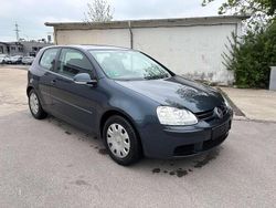 Grau Gebraucht 2005 VW Golf V Limousine | 2.500 € (Fairer Preis)