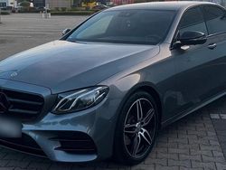 Grau Gebraucht 2018 Mercedes E220 Night Limousine | 25.999 € (Fairer Preis)