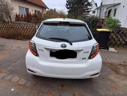 Weiß Gebraucht 2012 Toyota Yaris Hybrid Limousine | 8.500 € (Fairer Preis)