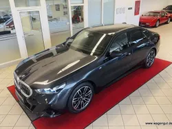 Grau Gebraucht 2024 BMW 520 M Sport Limousine | 63.900 € (Etwas zu teuer)