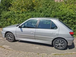 Grau Gebraucht 2000 Peugeot 306 Limousine | 1.000 €