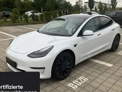 Weiß Gebraucht 2022 Tesla Model 3 Performance Limousine | 35.200 € (Etwas zu teuer)