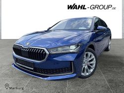 Atlantikblau (blau) met. Gebraucht 2024 Skoda Superb Selection Kombi | 41.985 €