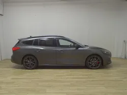 Grau Gebraucht 2020 Ford Focus ST-Line Kombi | 16.780 € (Guter Preis)