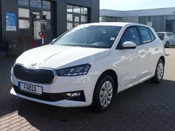 Weiß Gebraucht 2024 Skoda Fabia Essence Limousine | 17.990 € (Fairer Preis)