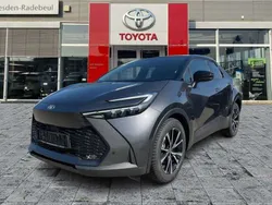 Grey metallic (1g3)/ black (20 Gebraucht 2024 Toyota C-HR Team SUV | 29.480 € (Superpreis)