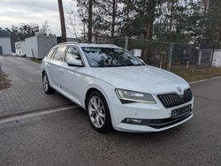 Weiß Gebraucht 2016 Skoda Superb Style Kombi | 11.999 € (Fairer Preis)