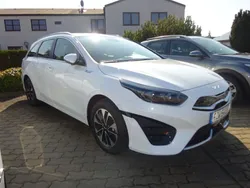 Weiß Gebraucht 2024 Kia Ceed Sportswagon Spirit Kombi | 26.000 € (Guter Preis)