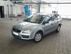 Grau Gebraucht 2005 Ford Focus Trend Kombi | 5.200 € (Teuer)
