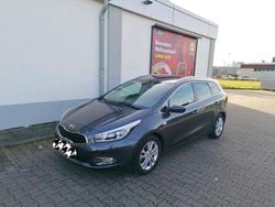 Grau Gebraucht 2015 Kia Ceed Kleinwagen | 7.999 € (Guter Preis)