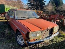 Rot Gebraucht 1982 Mercedes 300 Kombi | 3.800 €