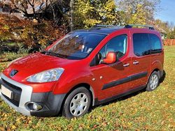 Rot Gebraucht 2011 Peugeot Partner Tepee Tendance Van / Kleinbus | 4.500 € (Guter Preis)