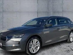 Grau Gebraucht 2025 Skoda Octavia Tour Kombi | 39.470 € (Etwas zu teuer)