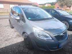 Grau Gebraucht 2012 Opel Meriva Design Edition Van / Kleinbus | 5.500 € (Fairer Preis)