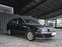 Schwarz Gebraucht 2000 Volvo V40 Kombi | 600 € (Fairer Preis)