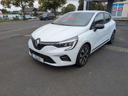 Weiß Gebraucht 2022 Renault Clio V Evolution Limousine | 16.790 € (Fairer Preis)