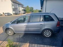 Grau Gebraucht 2005 Opel Zafira Van / Kleinbus | 4.200 € (Teuer)
