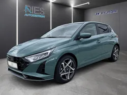 Grün Neu 2025 Hyundai i20 Limousine | 22.510 € (Etwas zu teuer)