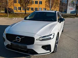 Weiß Gebraucht 2020 Volvo V60 R-Design Kombi | 31.999 € (Guter Preis)