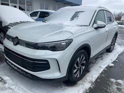 Oryx weiß perleffekt Neu 2026 VW Tiguan Life SUV | 41.945 € (Guter Preis)