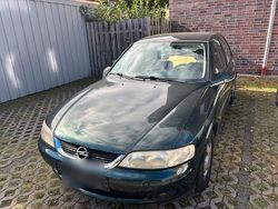 Grün Gebraucht 1999 Opel Vectra Limousine | 1.100 € (Guter Preis)